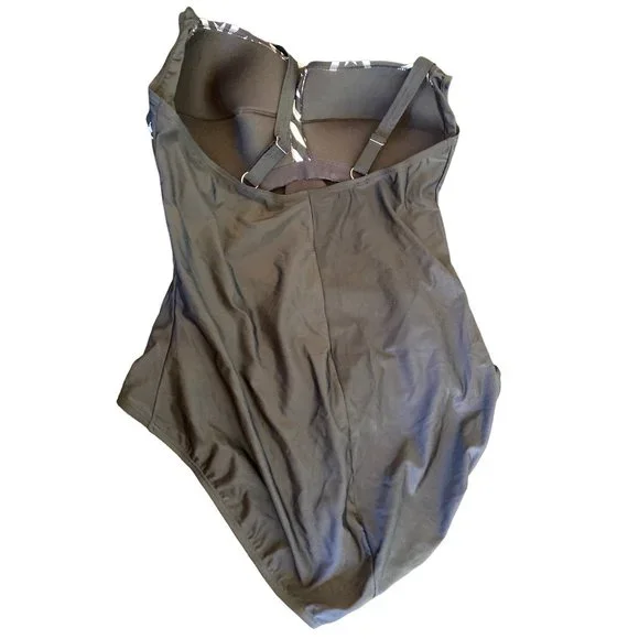 Emerald Bay Black White Ruched One Piece SwimSuit Size 22 - Picture 5 of 6